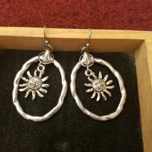 Earrings - Picture 2 of 3